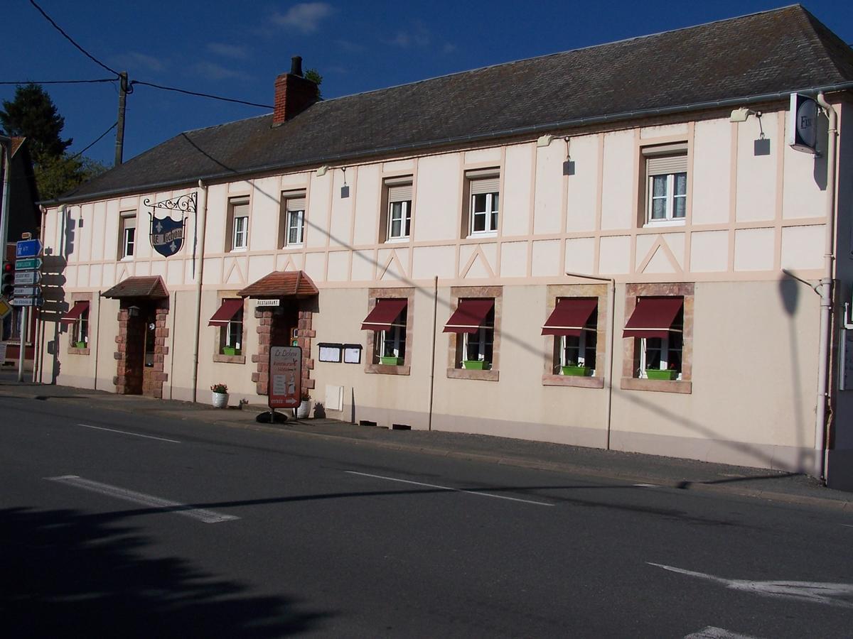 Le Lichou Hotel Vallon-en-Sully Buitenkant foto